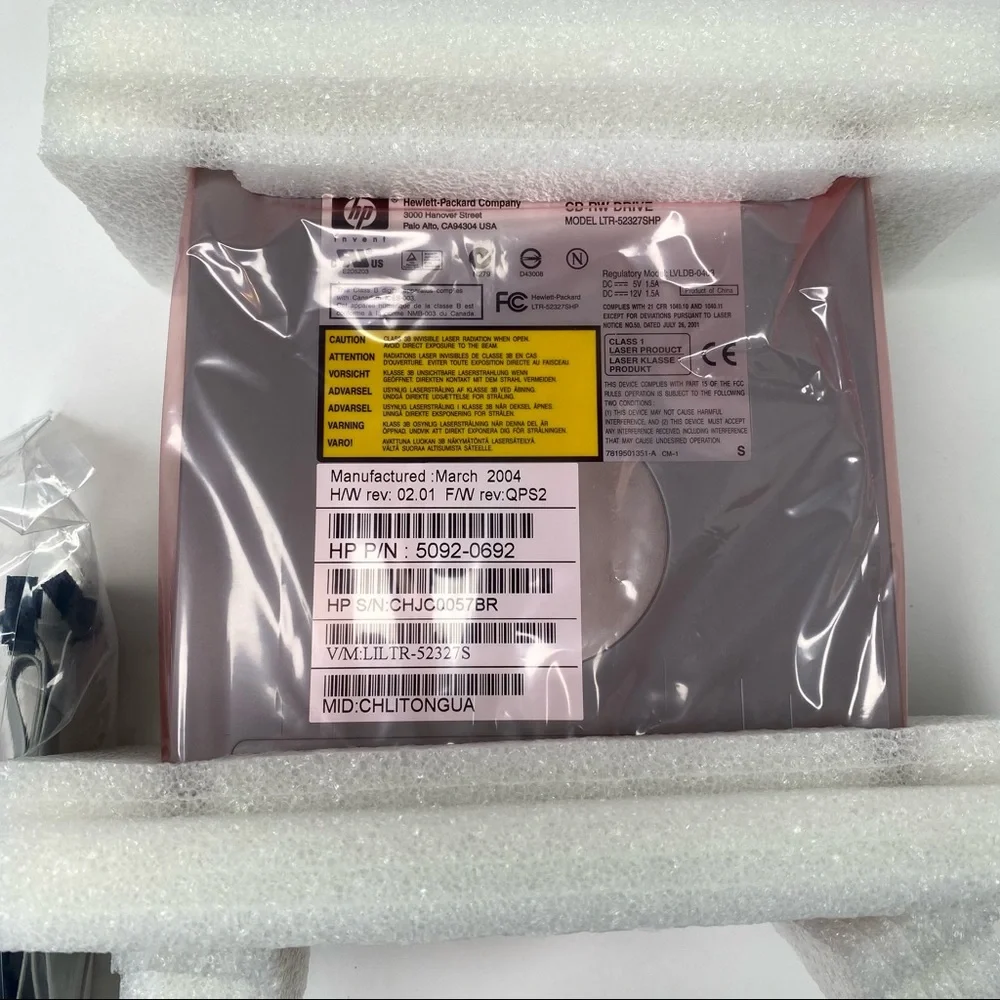 HP CD Writer CD52 New in Box CD52ri w/Arcsoft Greeting Card Creator